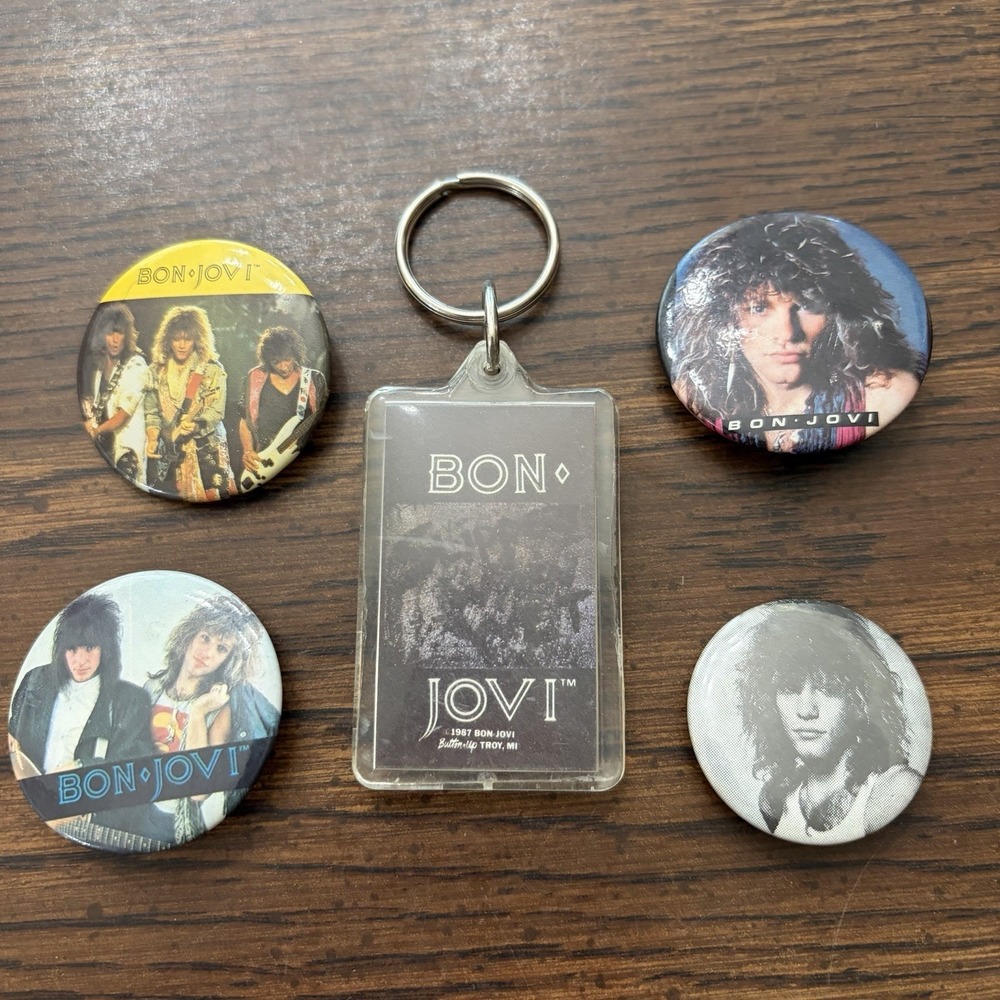 Vintage Bon Joni Slippery When Wet Keychain & Button Lot 80s Hair Metal